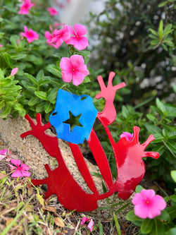 COQUI-SHAPED METAL FLAG